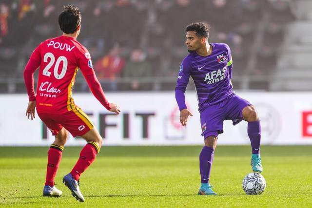 欧冠-大马丁神扑 尤文图斯0-0战平阿斯顿维拉